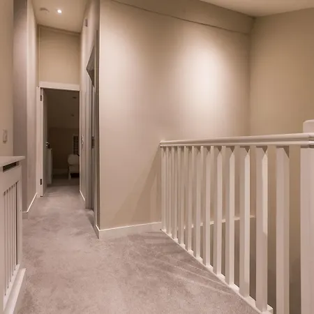 The Pierce Brosnan - Hiphipstay Holiday home Dublin