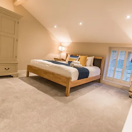 The Pierce Brosnan - Hiphipstay Holiday home Dublin