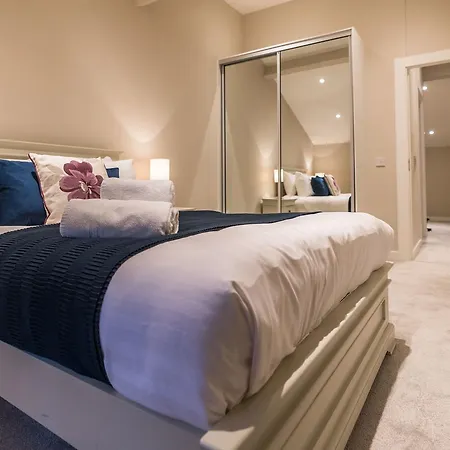 The Pierce Brosnan - Hiphipstay Holiday home Dublin