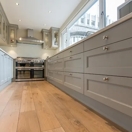 The Pierce Brosnan - Hiphipstay Holiday home Dublin